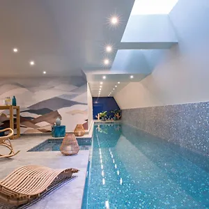 Parister Piscine & 5* Parigi